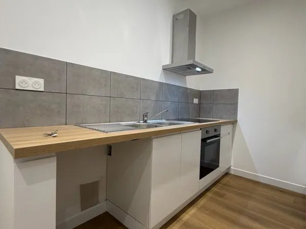 Maison 3 chambres : 96 m2 - centre-ville Montval - refaite à neuf