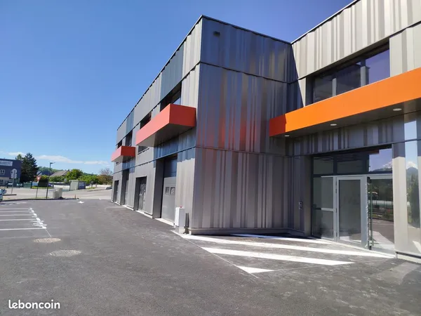 Bureaux 144 m² Sillingy