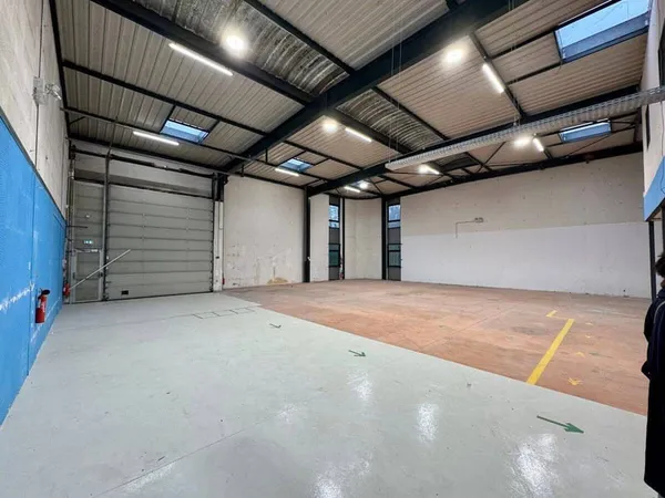 Local d'activité 371 m²