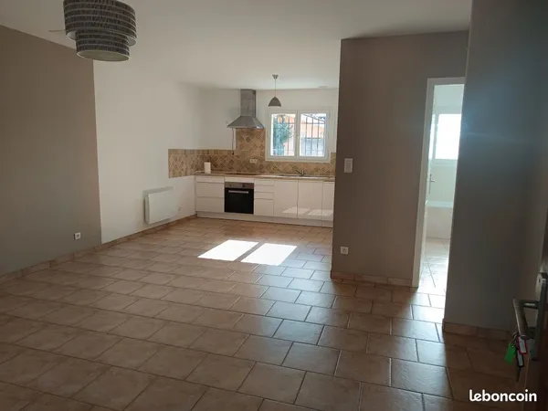 Maison à louer à ARENGOSSE
