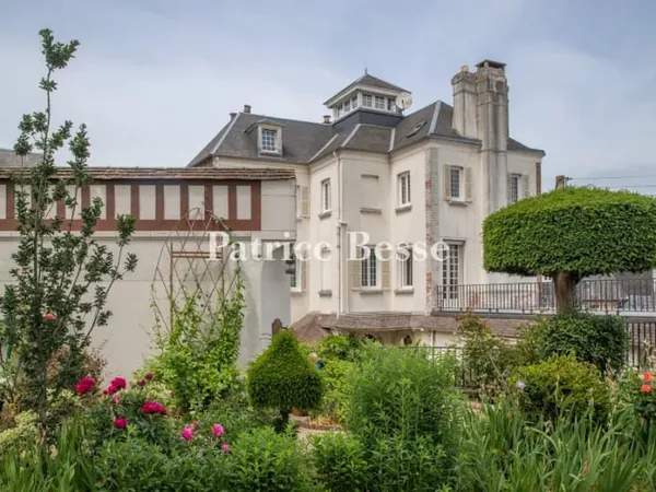 Maison 10 pièces 320 m²