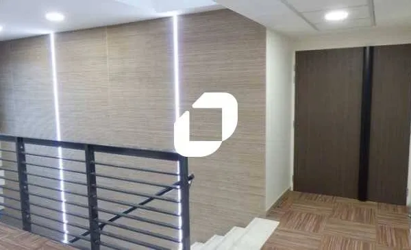 Local 1140 m²