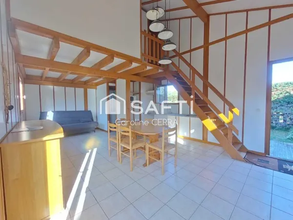 Chalet au bord du bassin