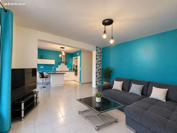Appartement T3 avec terrasse et vue montagnes