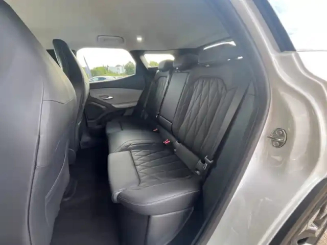 Ford Explorer 286ch extended range 79kwh pack premium rwd — photo 9