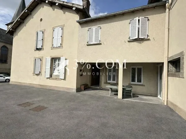 MAISON FAMILIALE SPACIEUSE / TERRAIN / GARAGE / ECURIE
