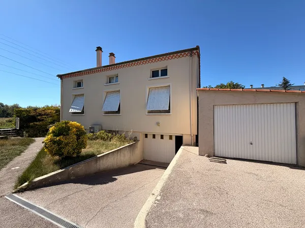 EXCLUSIVITE - MAISON DE X M² SUR 879 M² DE TERRAIN