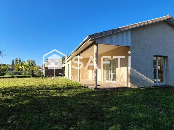 Maison contemporaine hors lotissement séduit par son excellent état, calme recherché