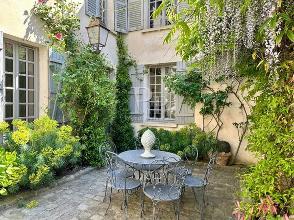 Maison 9 pièces 340 m²