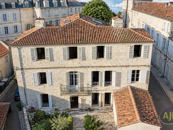 Maison 8 pièces 275 m²