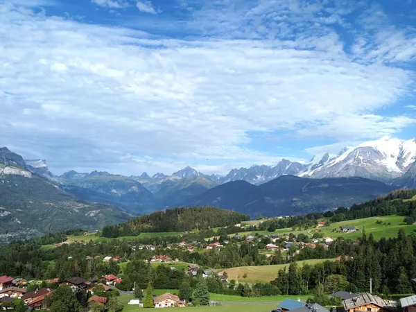 Terrain à bâtir viabilisé situé dans un cadre exceptionnel à Cordon, Haute-Savoie !
