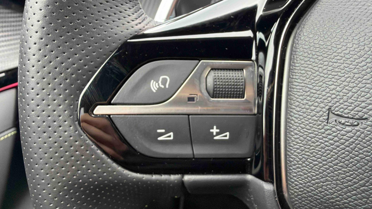 Peugeot 208 PureTech 100 S&amp;S EAT8 — photo 27