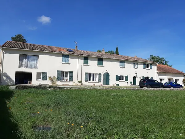 Loue maison dans une propriété calme près du village de Peyrens, 4 couchages