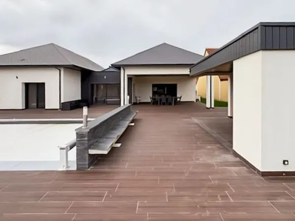 Maison 5 pièces 246 m²