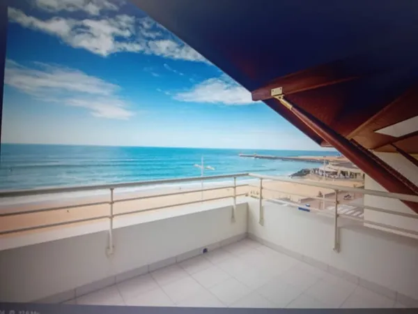 F4 ,77 m2 ,3 chambres , ,front de mer, baisse de prix