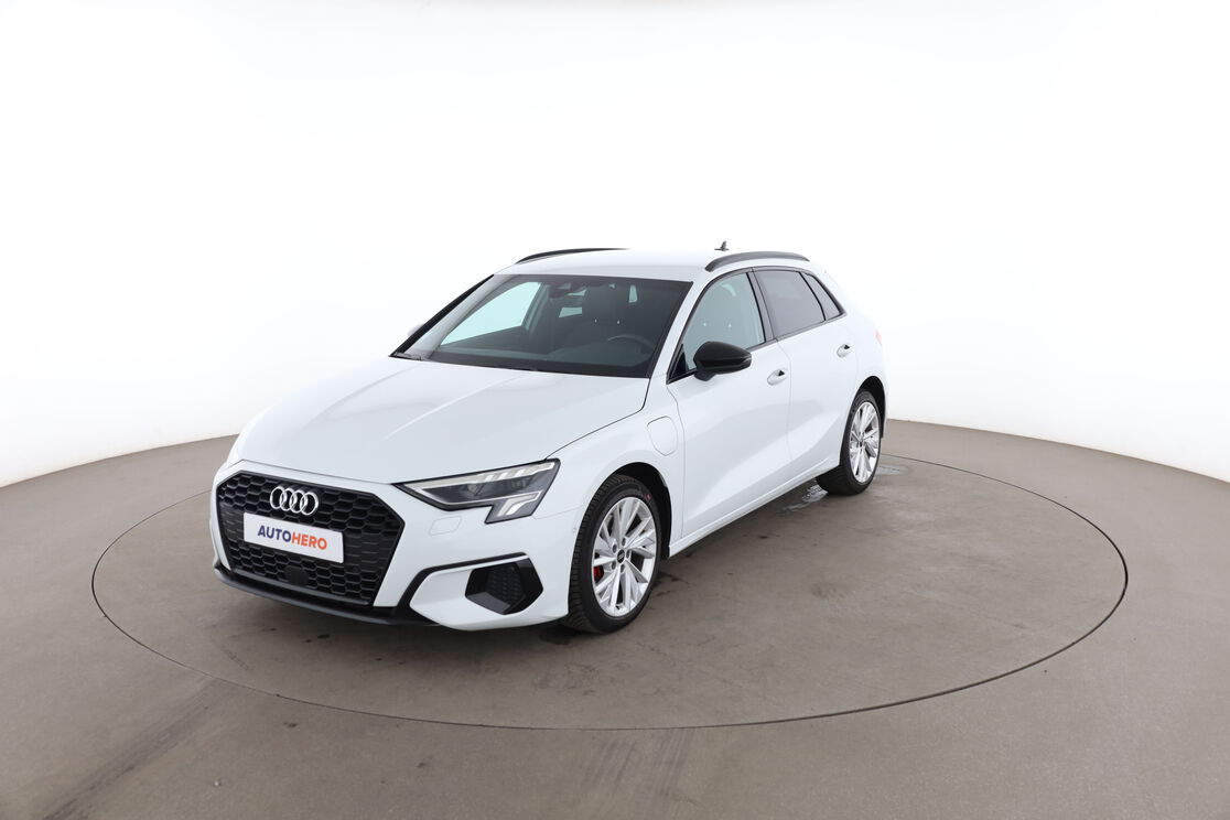 Audi A3 Sportback 40 e-tron Design Luxe S Tronic — photo 1