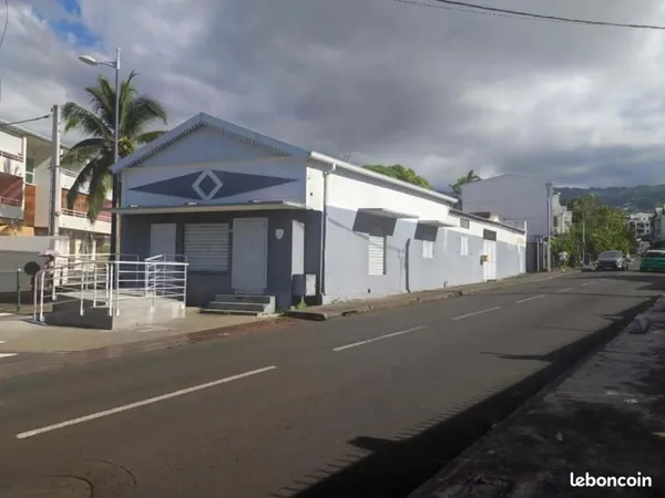 Local 300 m²