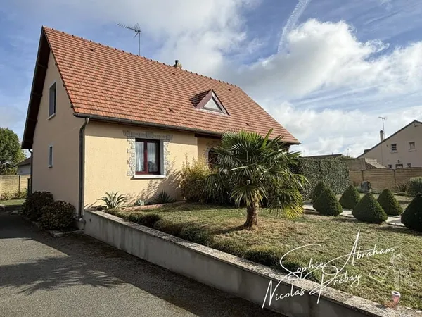 Maison individuelle avec sous-sol et jardin