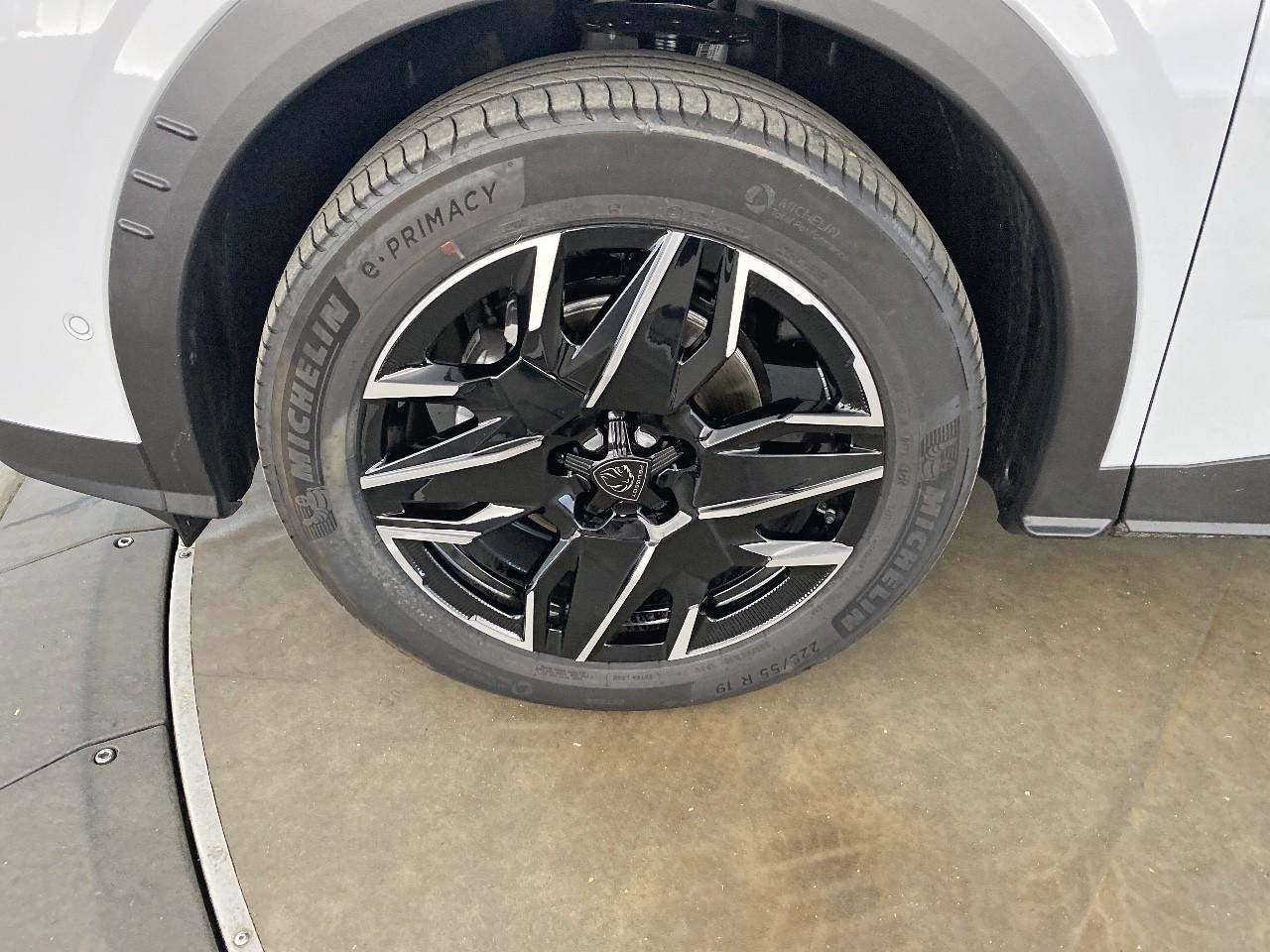 Peugeot 5008 hybrid 145 ch e-dcs6 allure — photo 11