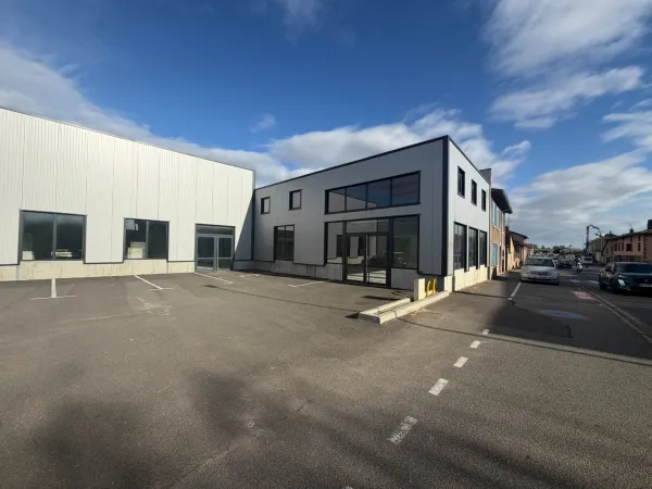 Local 1 pièce 250 m²