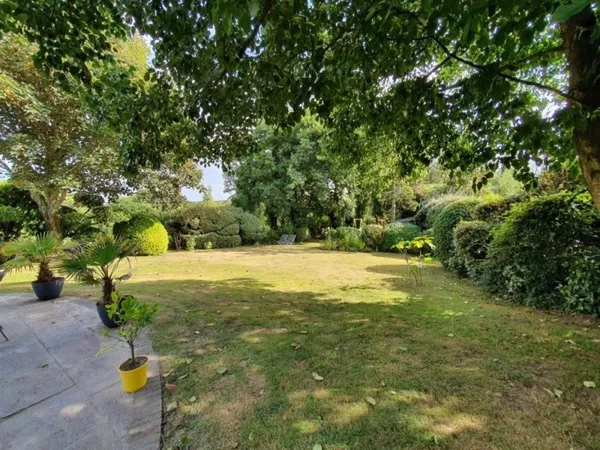EXCLUSIVITÉ PLOEMEUR : Très belle propriété à proximité de la pl