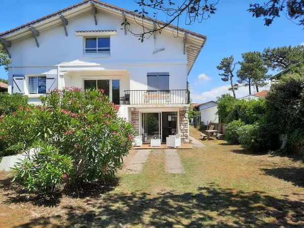 Appartement 66M²T3 +2 Terrasses + Jardin 150M² Proche Plage et commerces au calme