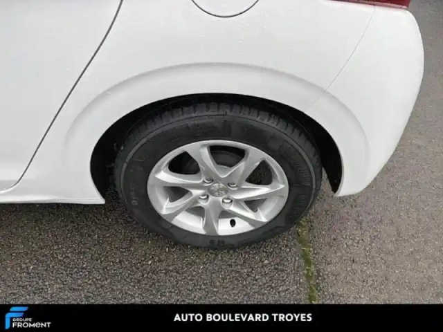 Peugeot 208 1.2 puretech 82ch active 5p — photo 13