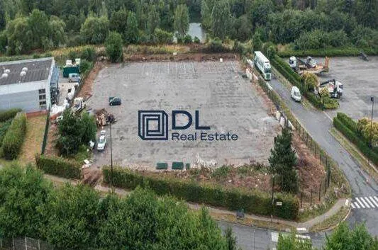 Terrain 5607 m²