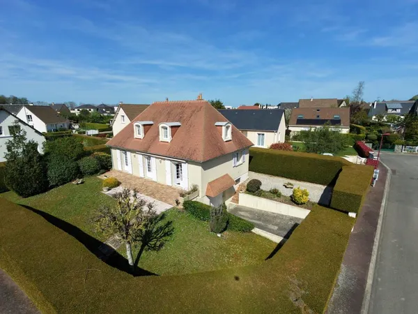 Vends maison - 135.5m² - 6 pièces, 5 chambres - Épron 14610