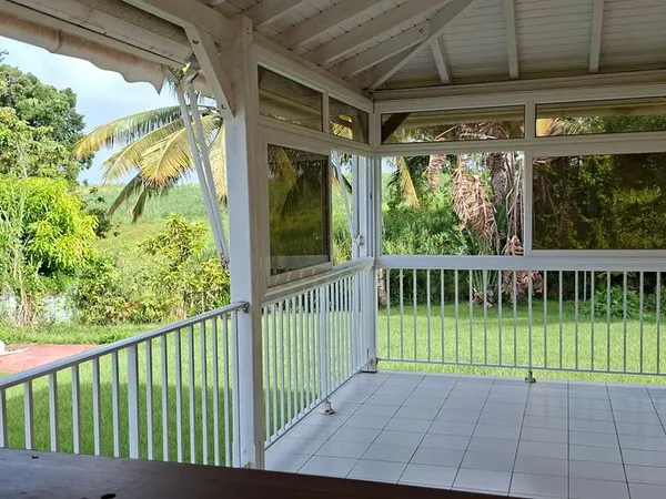 Maison 85 M2, 3 ch, 2 sde, Terrasse 20 M2 sur terrain de 821 m² - Sainval