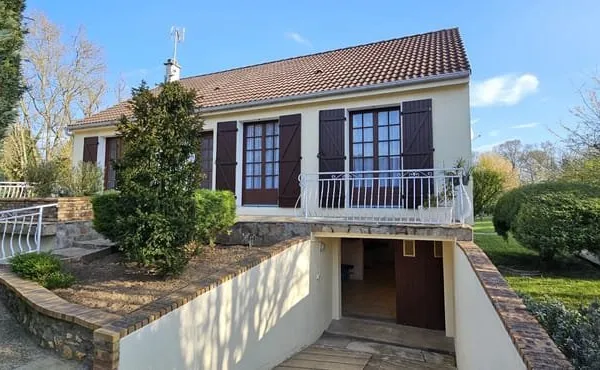 Charmante Maison Traditionnelle - Calme et Grand Jardin à Baulne