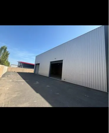 Local neuf 290 m² + terrain privé 600 m² - Pia