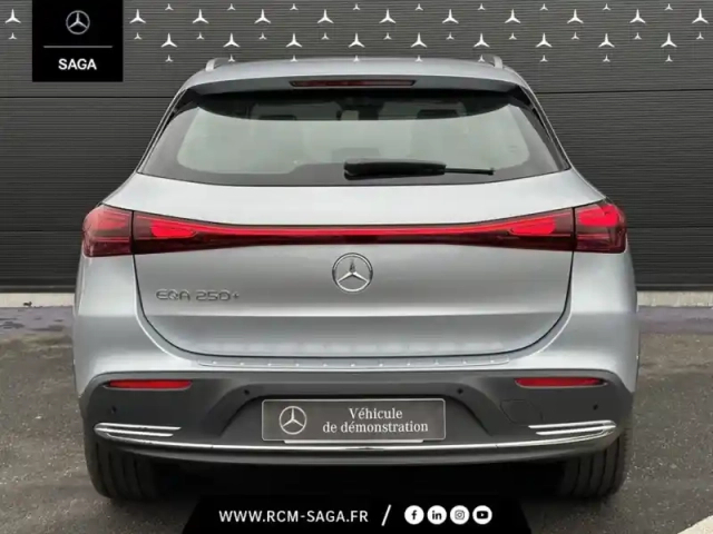 Mercedes Eqa 250+ business line — photo 4