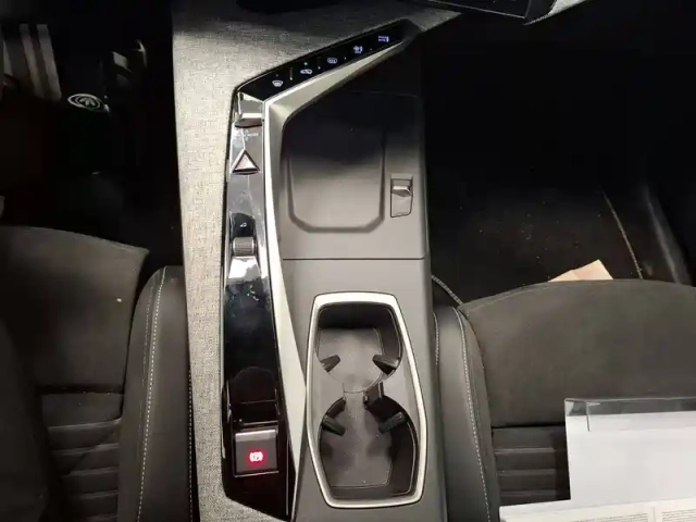 Peugeot 3008 hybrid 145 e-dcs6 — photo 22