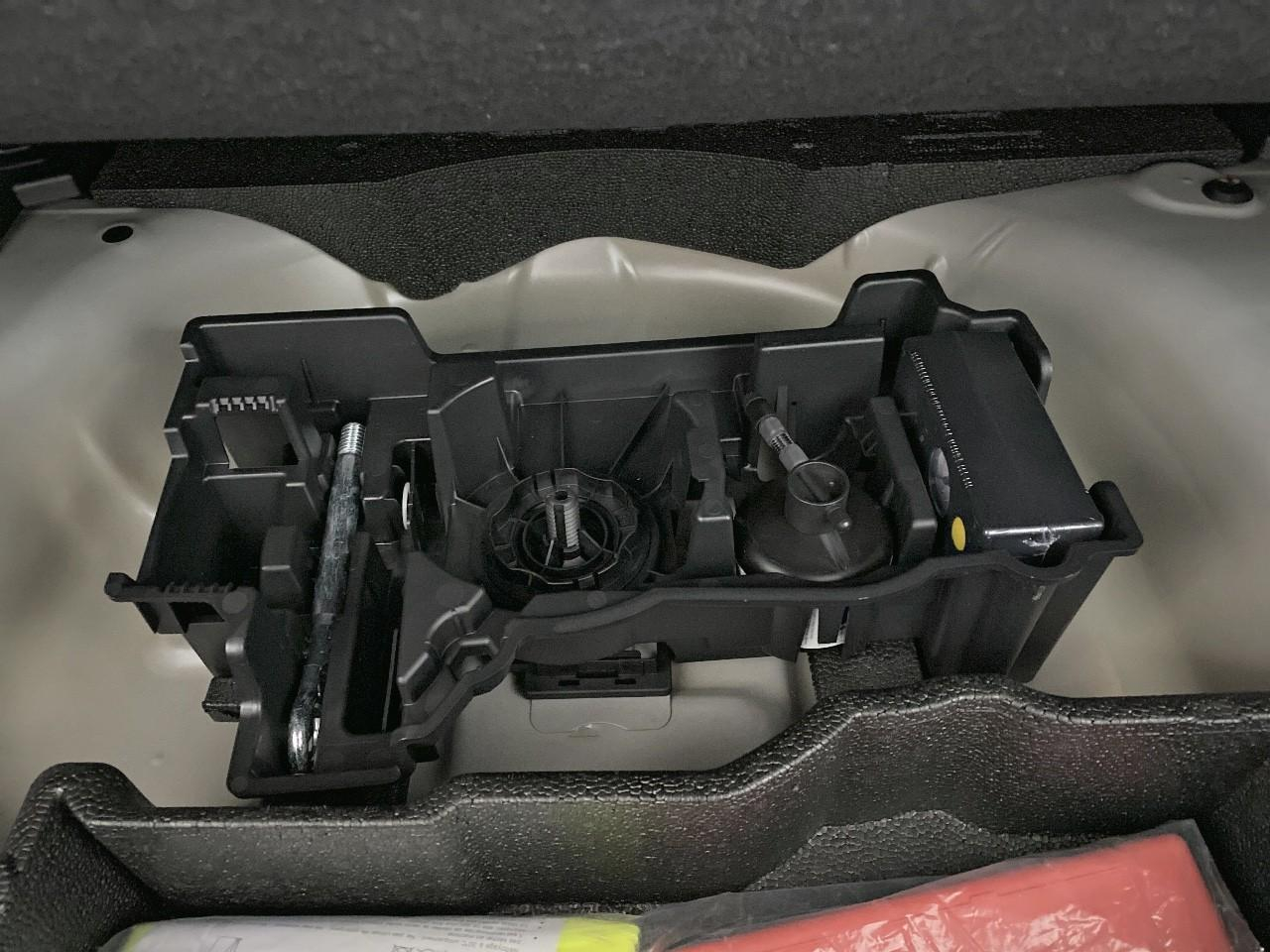 Peugeot 2008 hybrid 145 ch e-dcs6 allure — photo 12