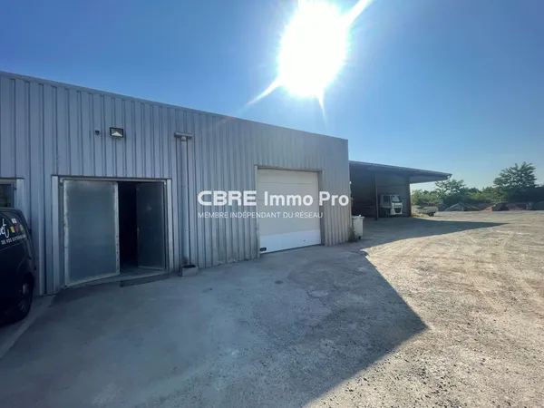 Local industriel 1450 m²
