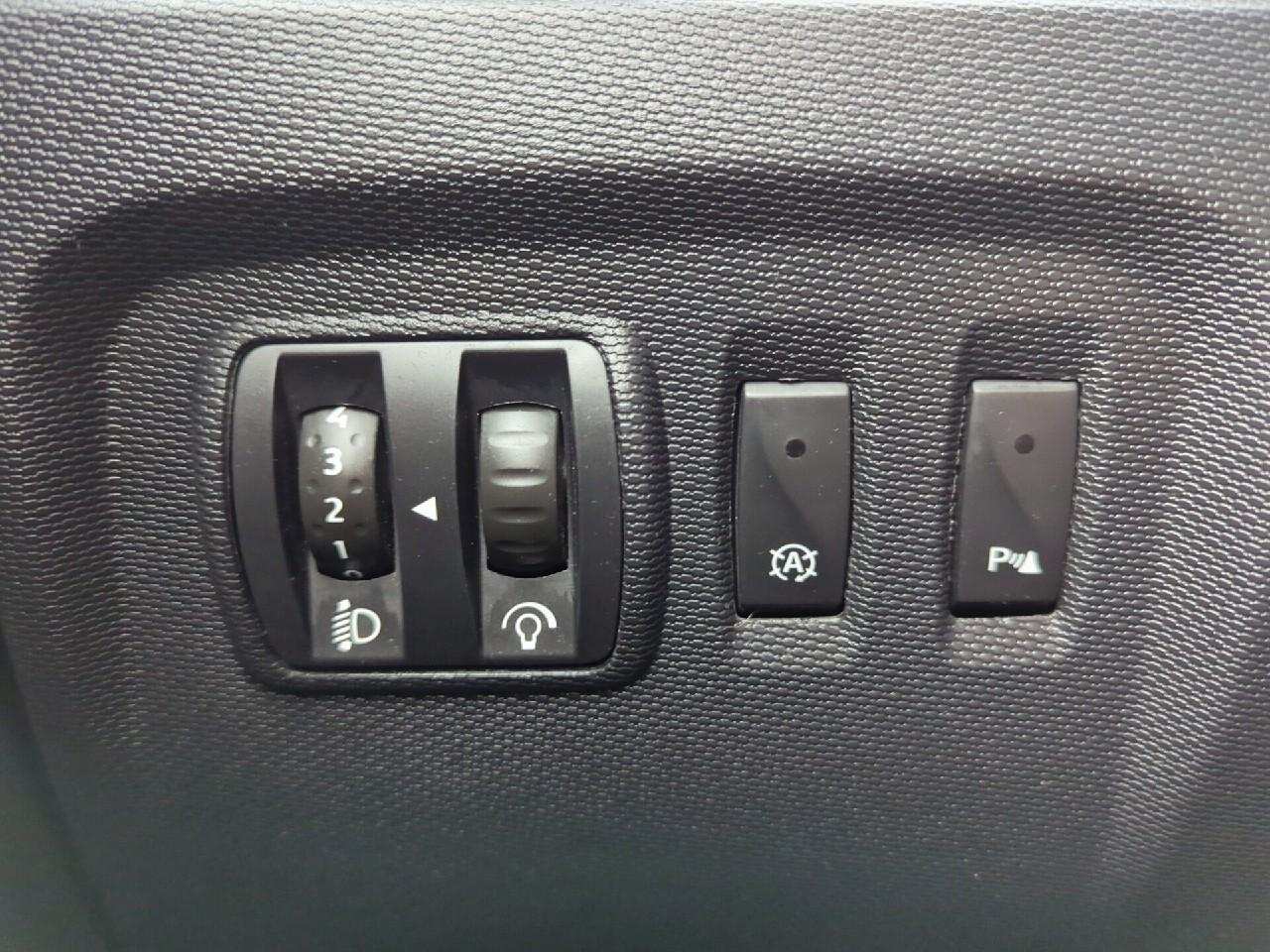 Renault Captur tce 90 energy e6 intens — photo 21