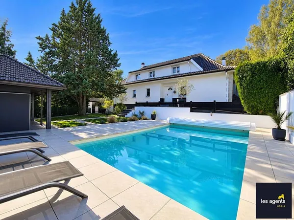 Maison 12 pièces 255 m²