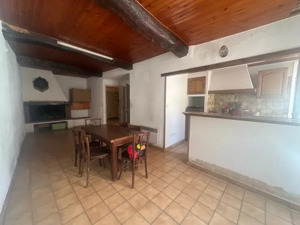 MAISON VILLAGE 112 M2 A RENOVER