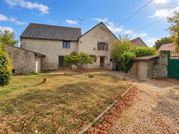 Maison de caractère à vendre - 180 m² - 4 chambres - Terrain arboré de 2 000 m² - Piscine - 20 min d