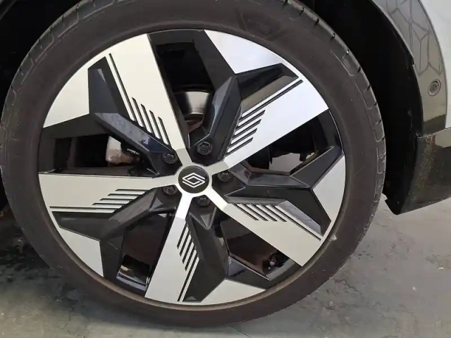 Renault Megane e-tech ev60 220 ch super charge — photo 101