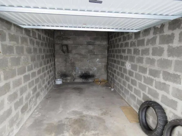 Parking 12 m²