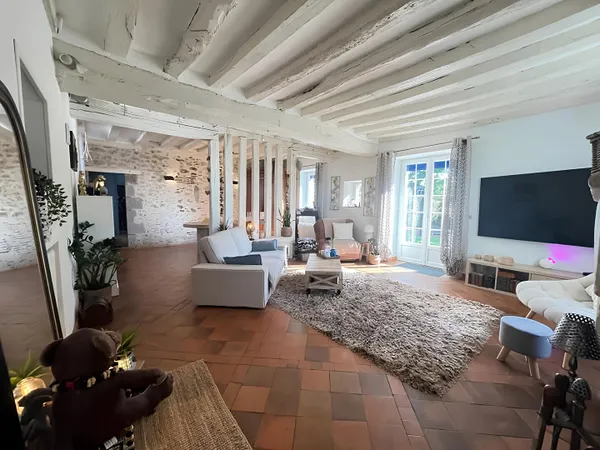 Maison Saint Denis De L Hotel 5 pièce(s) 144 m2