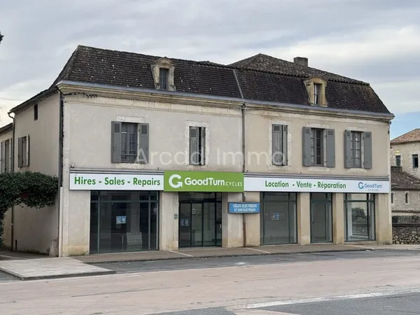A Eymet, sur le boulevard/axe principal Bergerac Marmande