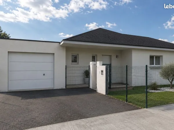 Maison neuve 4 pièces à Boeil Bezing