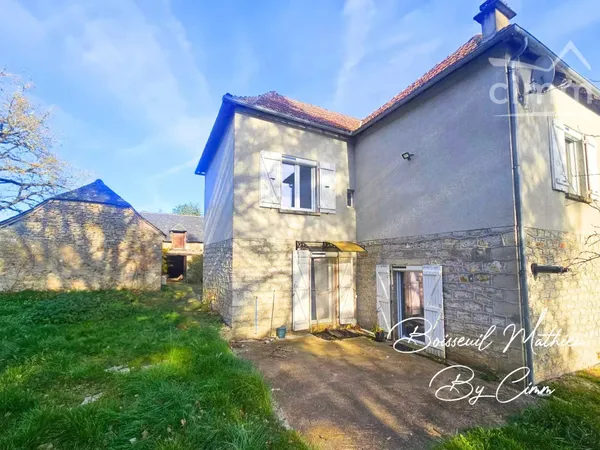 Maison de 110m² avec deux granges et terrain 2500m²