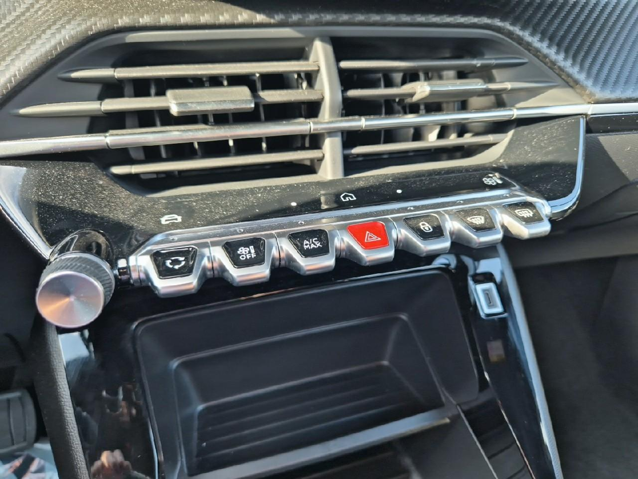 Peugeot 2008 hybrid 145 e-dcs6 style — photo 13