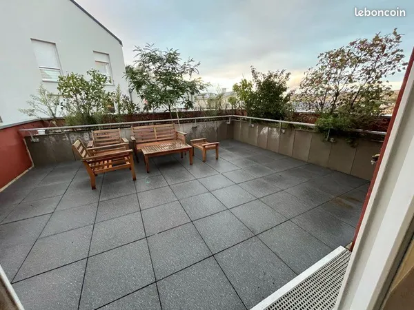 Apparemment 4P + terrasse + 2 places parking
