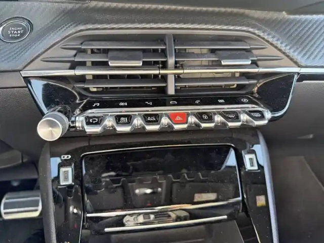 Peugeot 2008 electrique 136 ch — photo 18