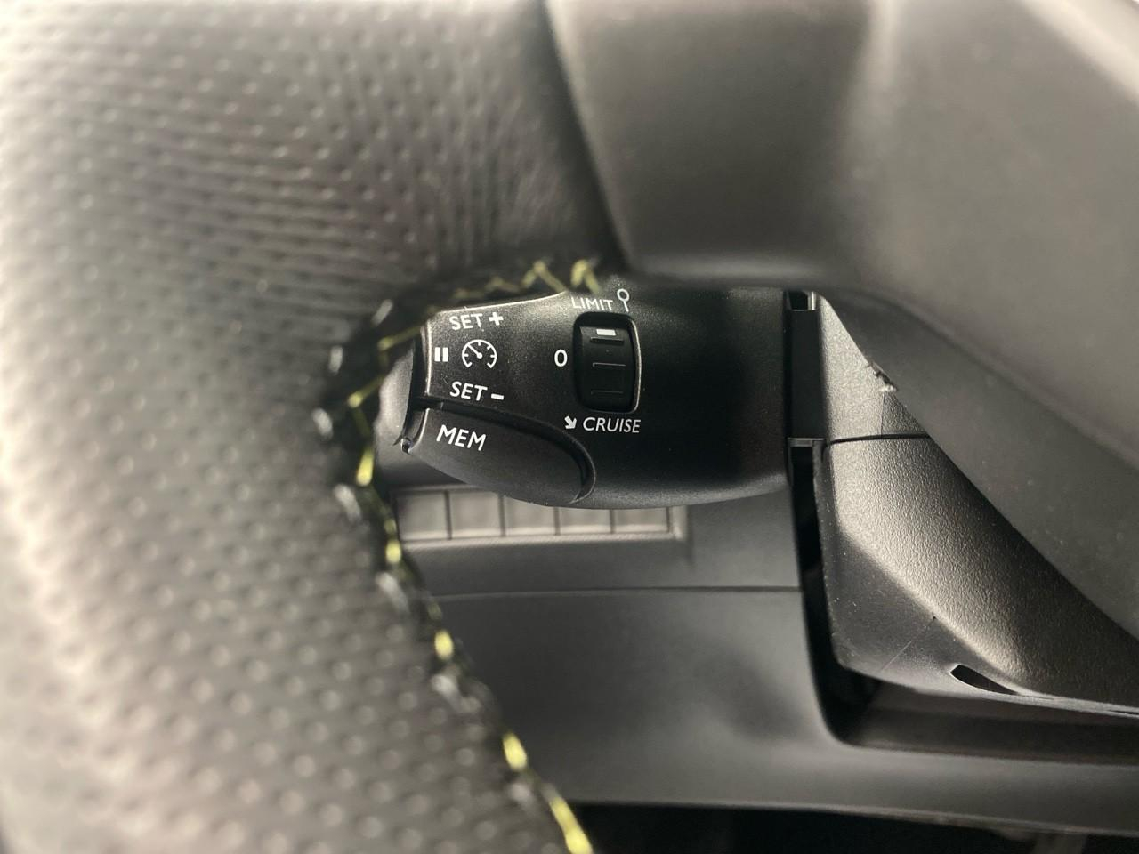 Peugeot 208 hybrid 136 e-dcs6 gt — photo 18